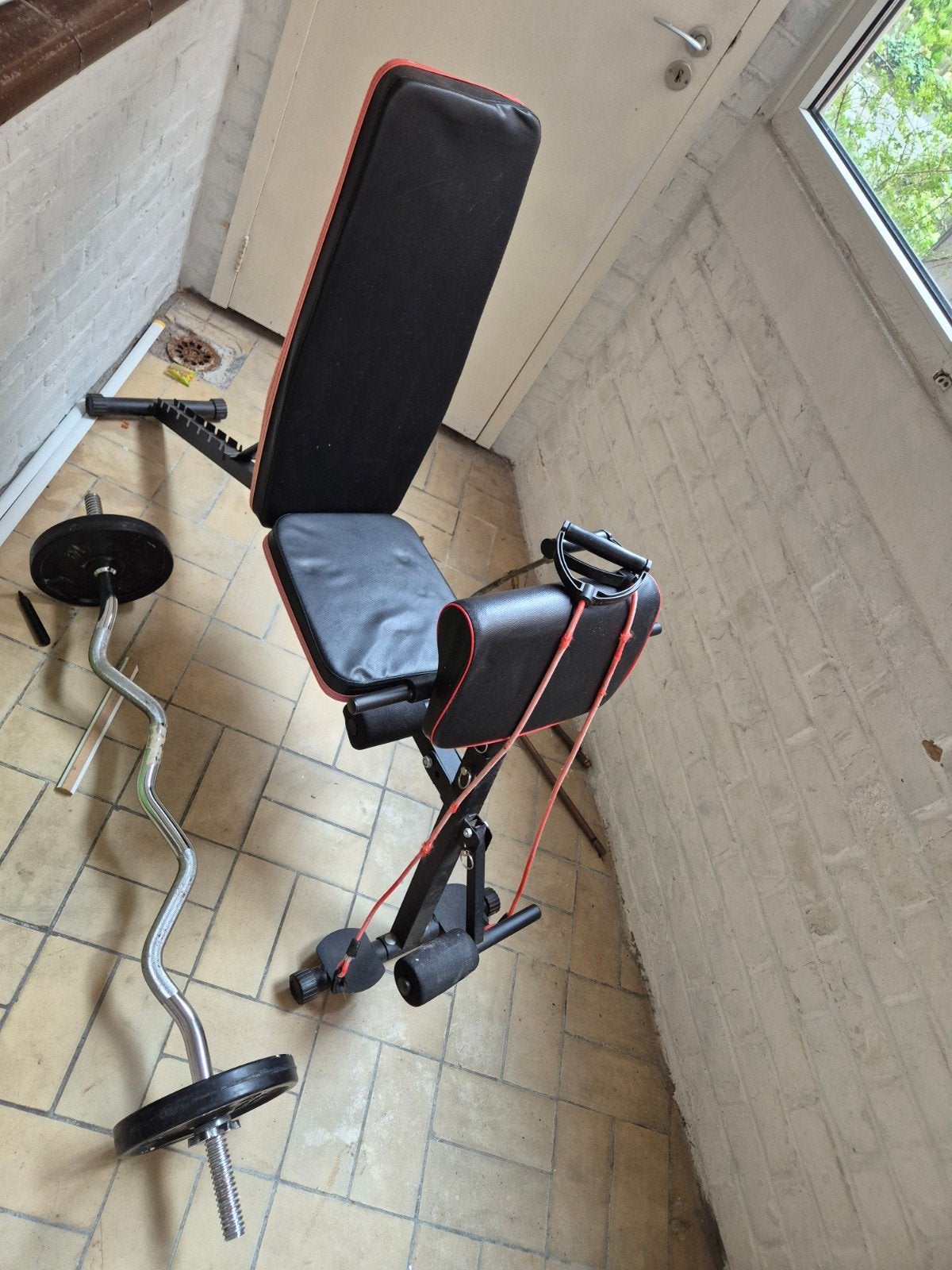 Banc de musculation avec barre de poids de 5kg chaque poids, Enlèvement