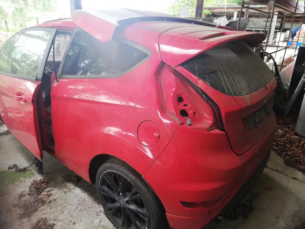 PIÈCES POUR FORD FIESTA  2015, Rouge, Enlèvement, Ford, Coupé