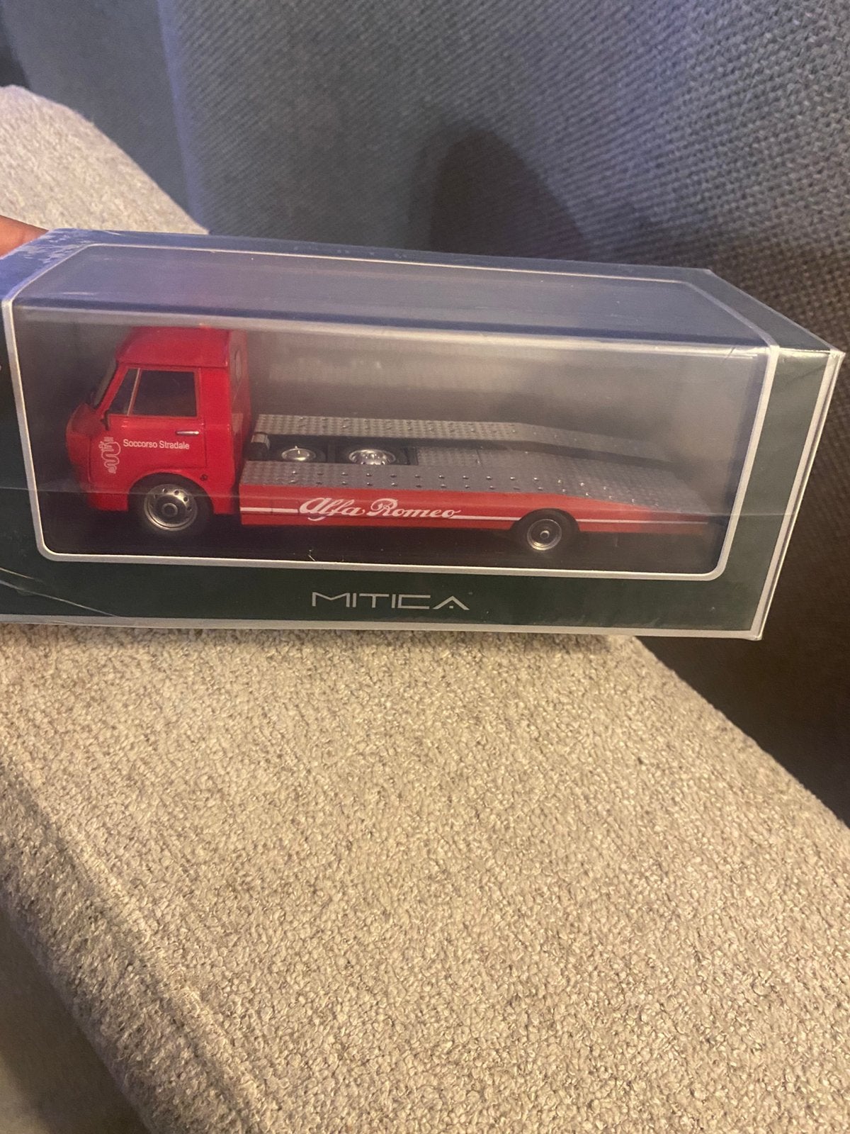 Alfa Romeo 1977 A12 Mitica 1:43 Takelwagen, Ophalen of Verzenden, Zo goed als nieuw
