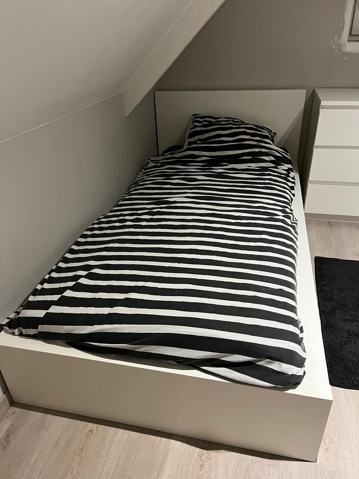 1-persoonsbed met matras, Huis en Inrichting, Ophalen, 90 cm, Eenpersoons, Wit