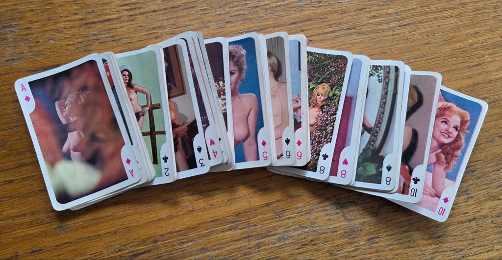 Erotisch kaartspel jaren 60, Ophalen