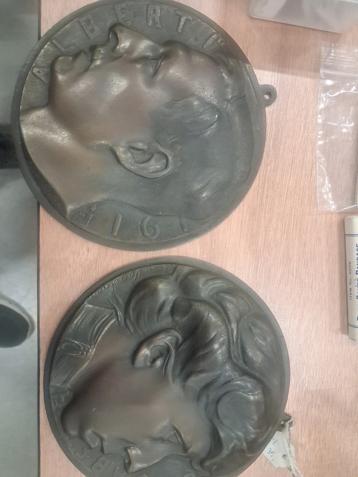 bronzen plaquetten albert 1 + elisabeth, Verzamelen, Ophalen of Verzenden