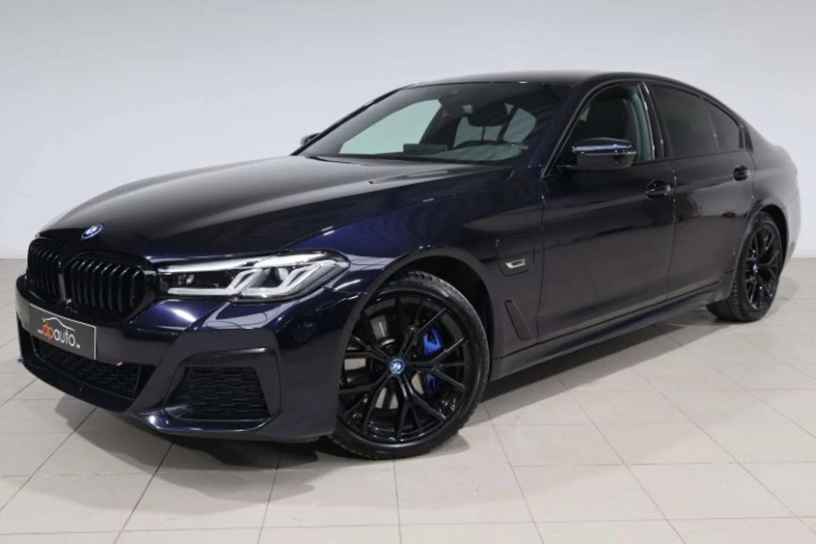 BMW 5 Serie 530 530eXAS PHEV (bj 2023, automaat), Auto's, Gebruikt, 4 cilinders, Blauw, 184 pk