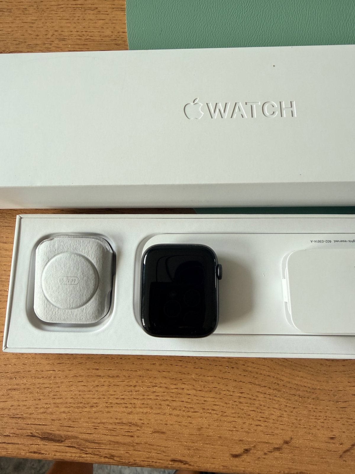 Apple iwatch 6 met nieuw bandje, Handtassen en Accessoires, Smartwatches, Ophalen, Afstand, Gebruikt, Zwart