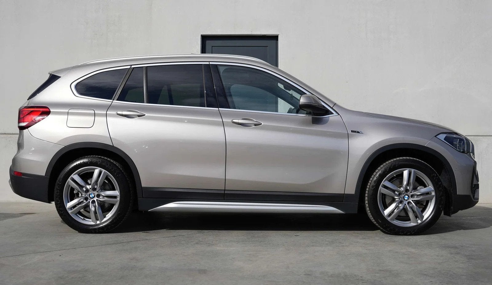 BMW X1 PHEV xDrive / xLine | Panorama | Head-Up | Leder | Me, Auto's, Gebruikt, 170 kW, Parkeerassistent, 5 zetels