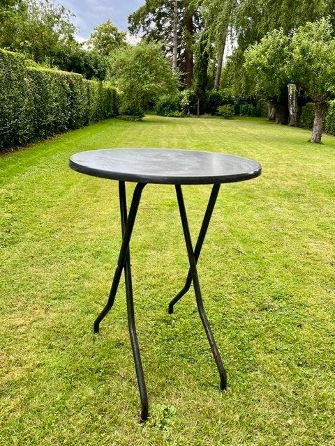 2 hoge tafeltafels + 4 witte tafelkleden, Ophalen, Zo goed als nieuw