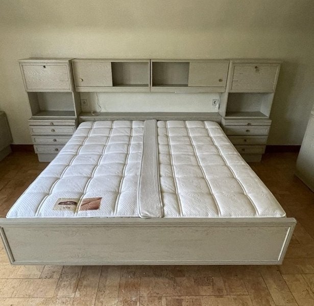 Tweepersoonsbed met achterwand + 2 éénpersoonsmatrassen, Ophalen, Beige, Tweepersoons, Overige maten