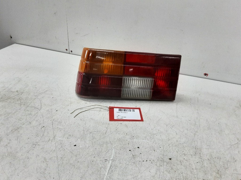 ACHTERLICHT LINKS Opel Ascona C (84 / 89) (01-1981/08-1988), Gebruikt, Rue de l'Espoir 34 34
4030  GRIVEGNÉE, BE, Info@Collignon.be