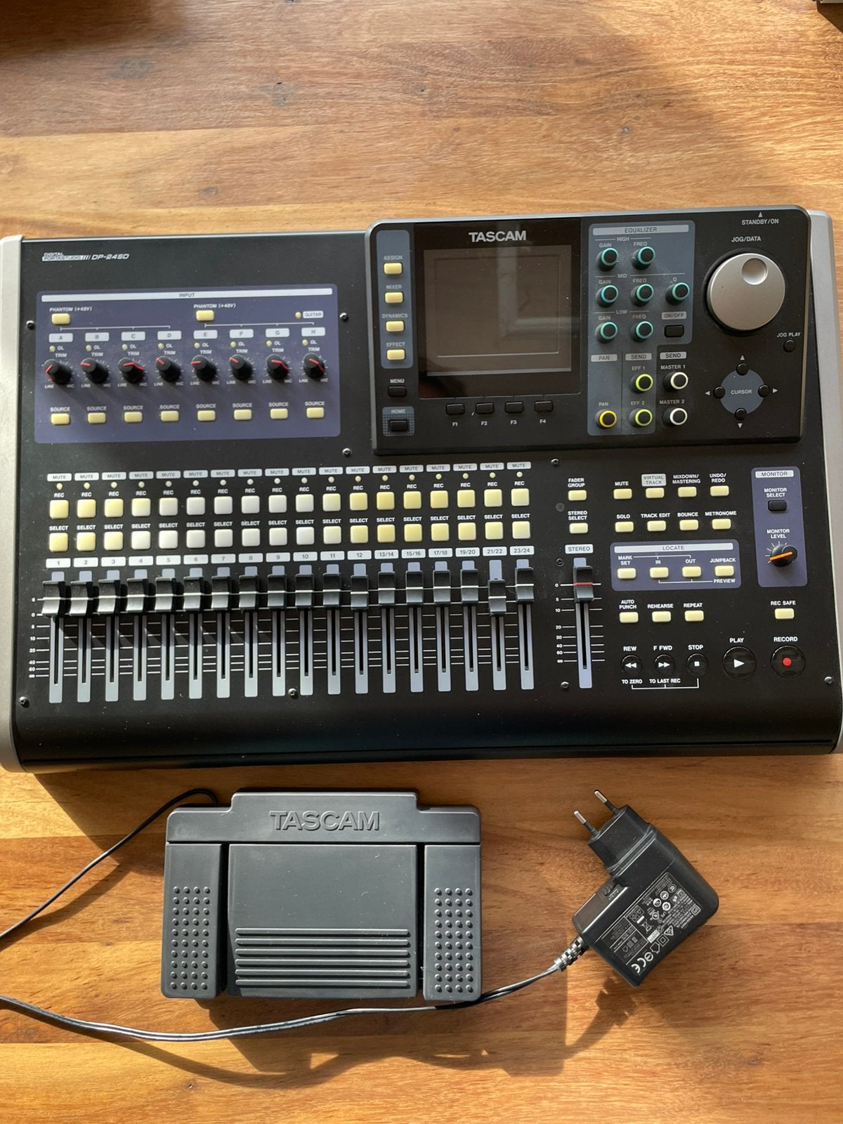 Entegistreur numérique Tascam DP-24SD, Ophalen, Gebruikt, 20 kanalen of meer, Microfooningang