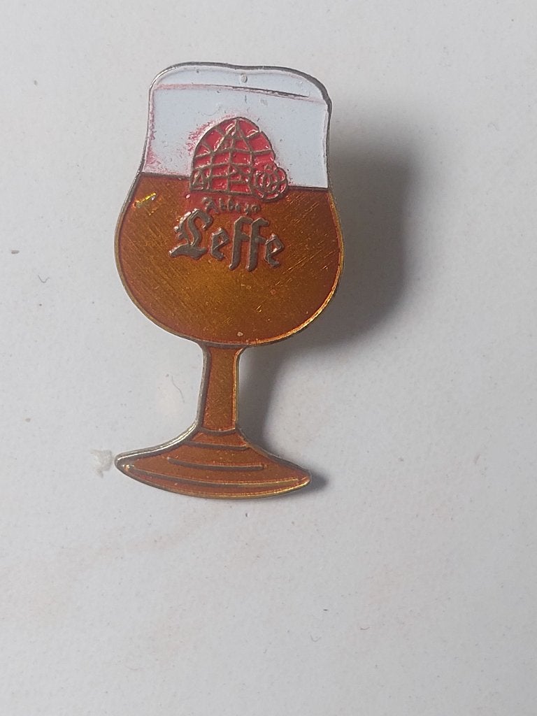 Pin bier LEFFE, Verzamelen, Ophalen, Gebruikt, Speldje of Pin