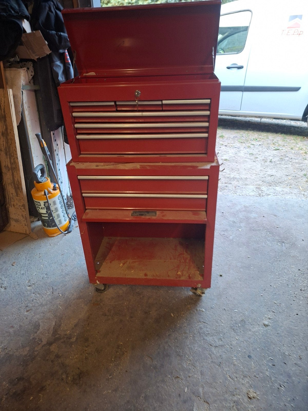 servante d' atelier, Enlèvement