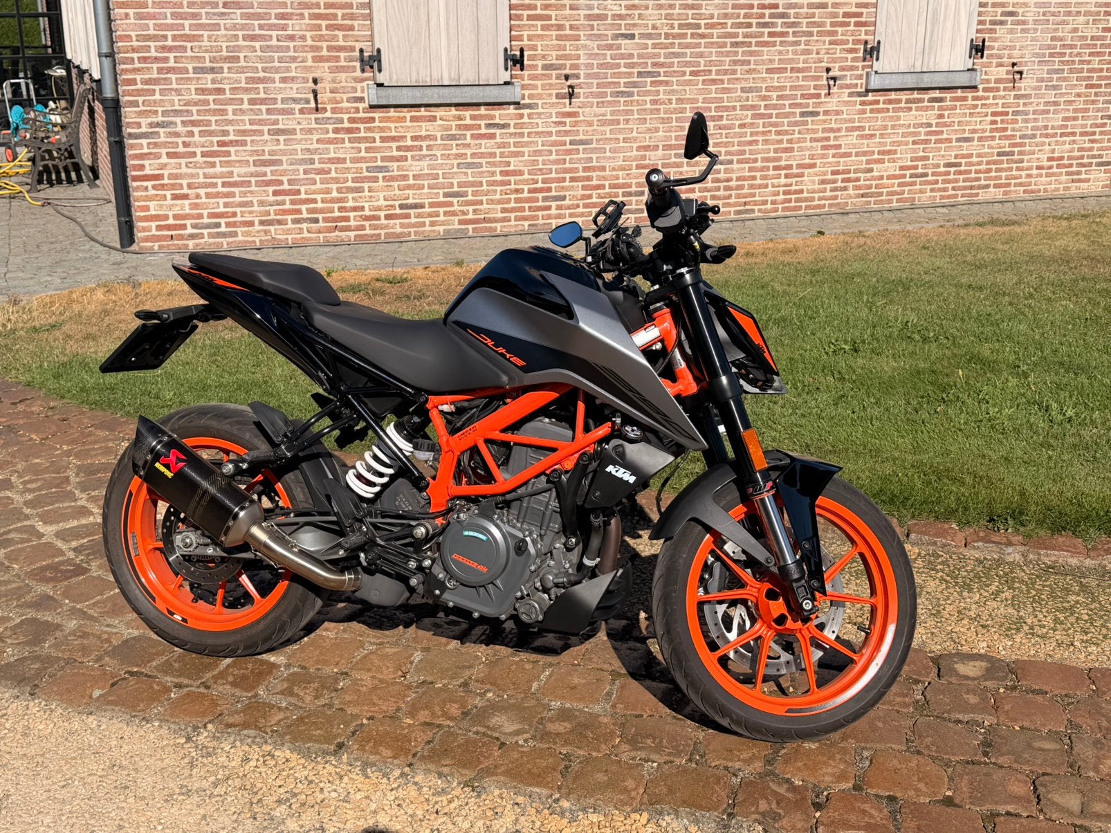 KTM DUKE 390 (A2) met Akrapovic einddemper, Motoren, Motoren | KTM, 390 cc, ABS, Nieuw, Particulier