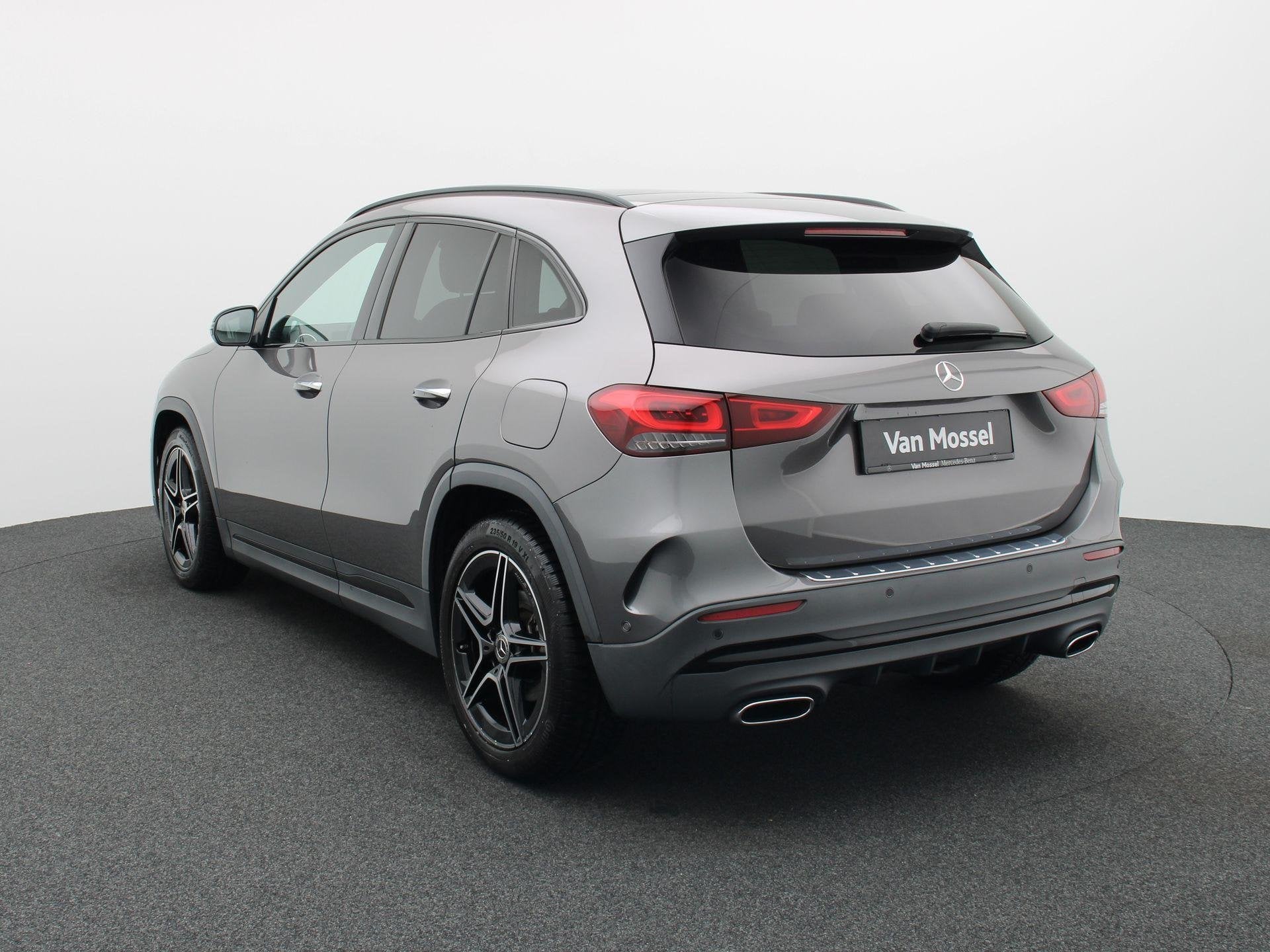 Mercedes-Benz GLA 180 AMG Line + PANO DAK + MULTIBEAM LED +, Auto's, Dealer onderhouden, Stof, Gebruikt, Zwart