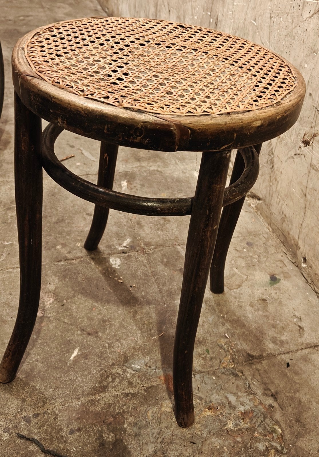 Vintage thonet krukje, Ophalen