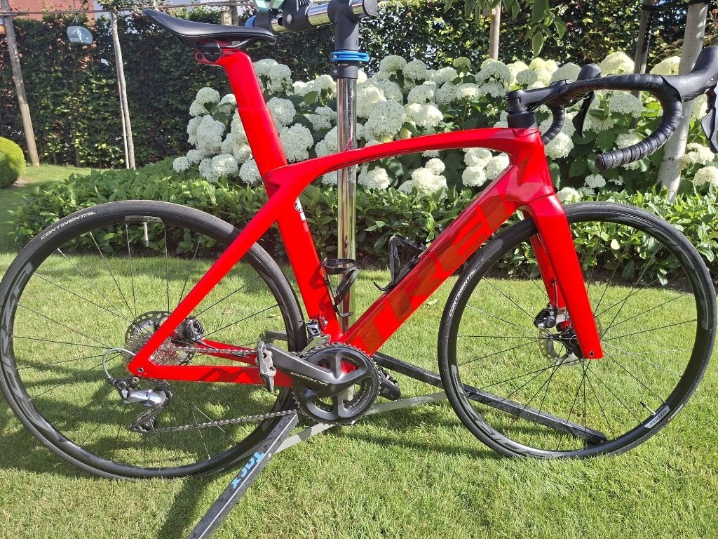 Trek Madone SL6 – maat 56 – Viper Red – Shimano Ultegra, Fietsen en Brommers, Ophalen