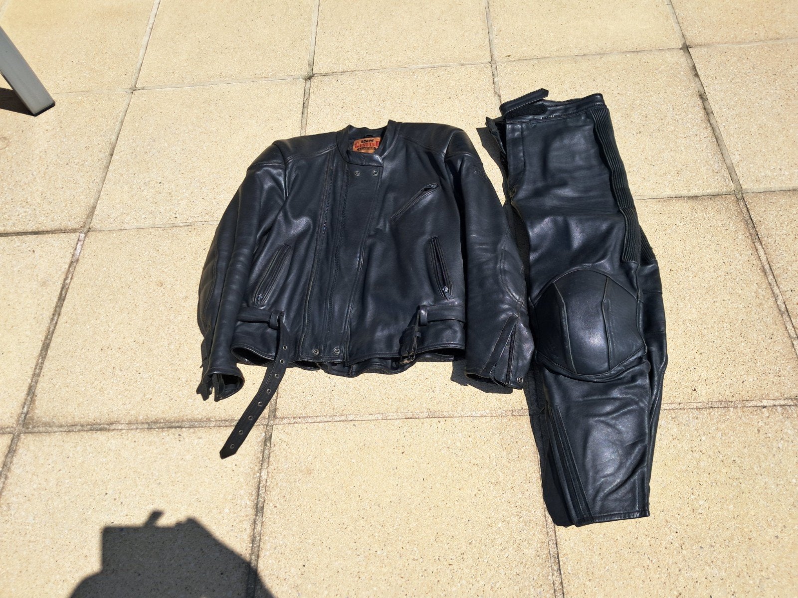 Combinaison moto en cuir IXS taille 52 état quasi neuf !, Motos, Enlèvement