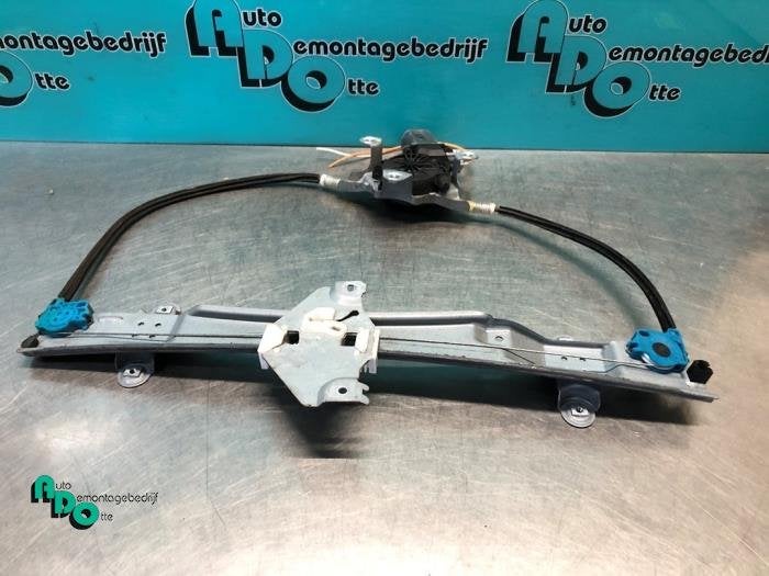 Mécanique vitre 2portes avant gauche d'un Renault Twingo (T, Autos : Pièces & Accessoires, Renault, -, 3 mois de garantie, Utilisé