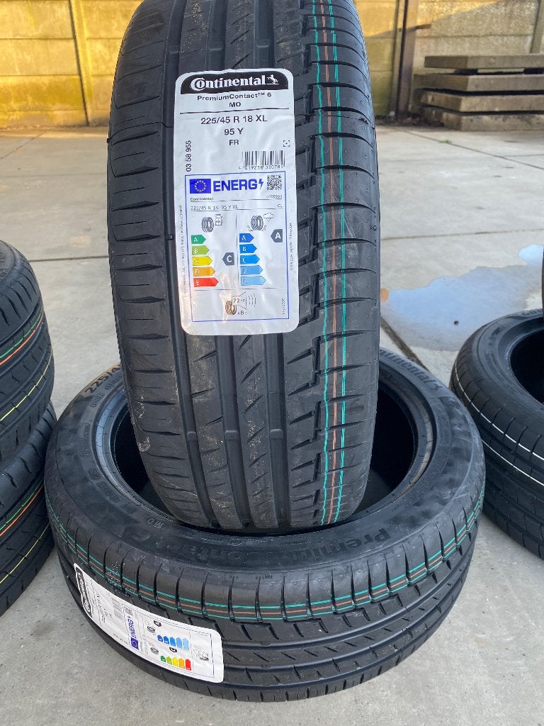 225/45 R18 95Y CONTINENTAL -- PIRELLI 225/45 R18 95Y, Auto-onderdelen, Banden en Velgen, Ophalen, 18 inch, Nieuw, All Season