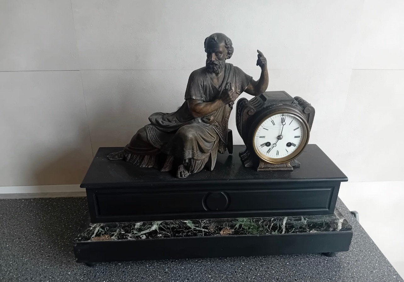 Antieke pendule met grote figuur op marmeren voet, Antiek en Kunst, Ophalen
