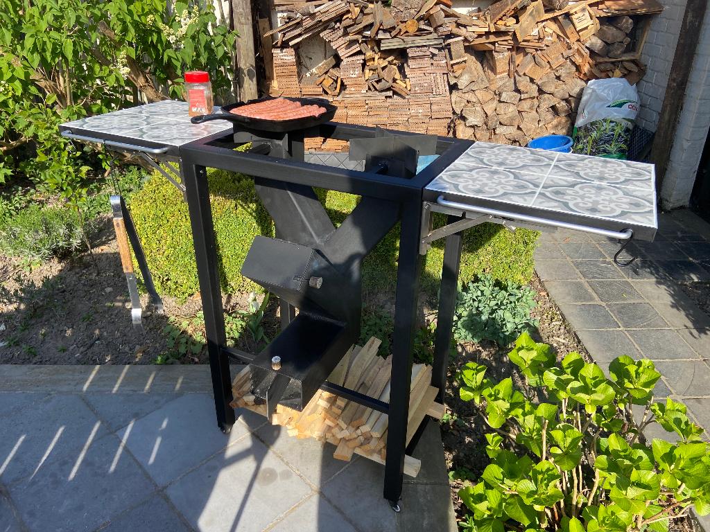 Rocket stove, Tuin en Terras, Houtskoolbarbecues, Zo goed als nieuw, Ophalen
