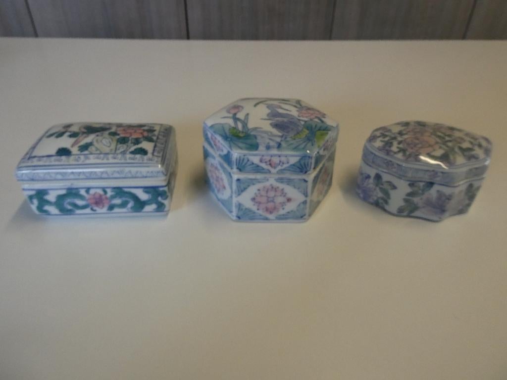 Leuke Chinese porseleinen doosjes, Huis en Inrichting, Woonaccessoires | Vazen, Overige kleuren, Aardewerk of Porselein, Ophalen of Verzenden