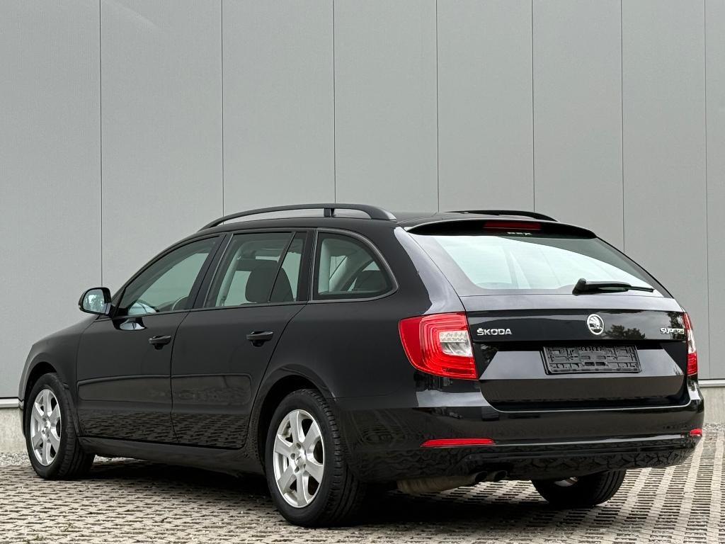 Skoda Superb Break 1.6 TDI Cruise Park.Sensor Dig.Airco, Voorwielaandrijving, Euro 5, Stof, 4 cilinders