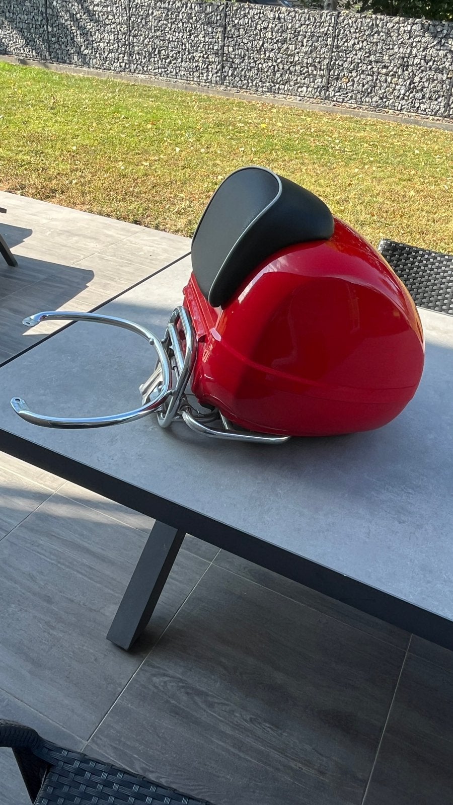 Top case complet pour vespa gts. Etat nouveau !, Vélos & Vélomoteurs, Scooters | Vespa, Enlèvement, Comme neuf