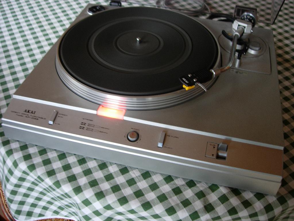 Akai AP-D33 Japan Direct Drive wordt getest, Ophalen, Refurbished, Akai, Automatisch