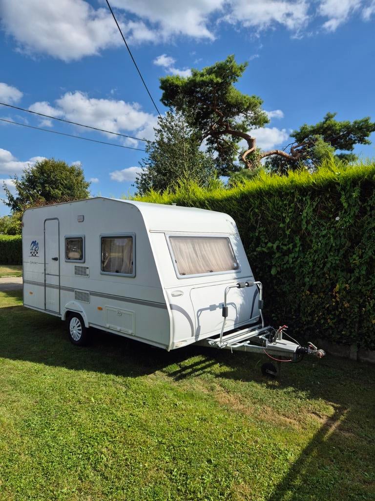 Caravane Knaus (avec lit superposé convertible), Caravanes & Camping, Jusqu'à 4, 5 à 6 mètres, 750 - 1000 kg, Particulier
