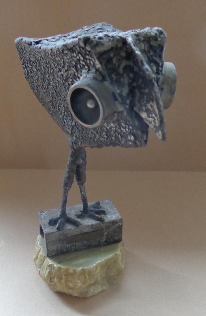 ROGER VAN BELLEGHEM / LOOPVOGEL / ASSEMBLAGE / H= 33cm, Statue, Oiseau, Composites, Enlèvement