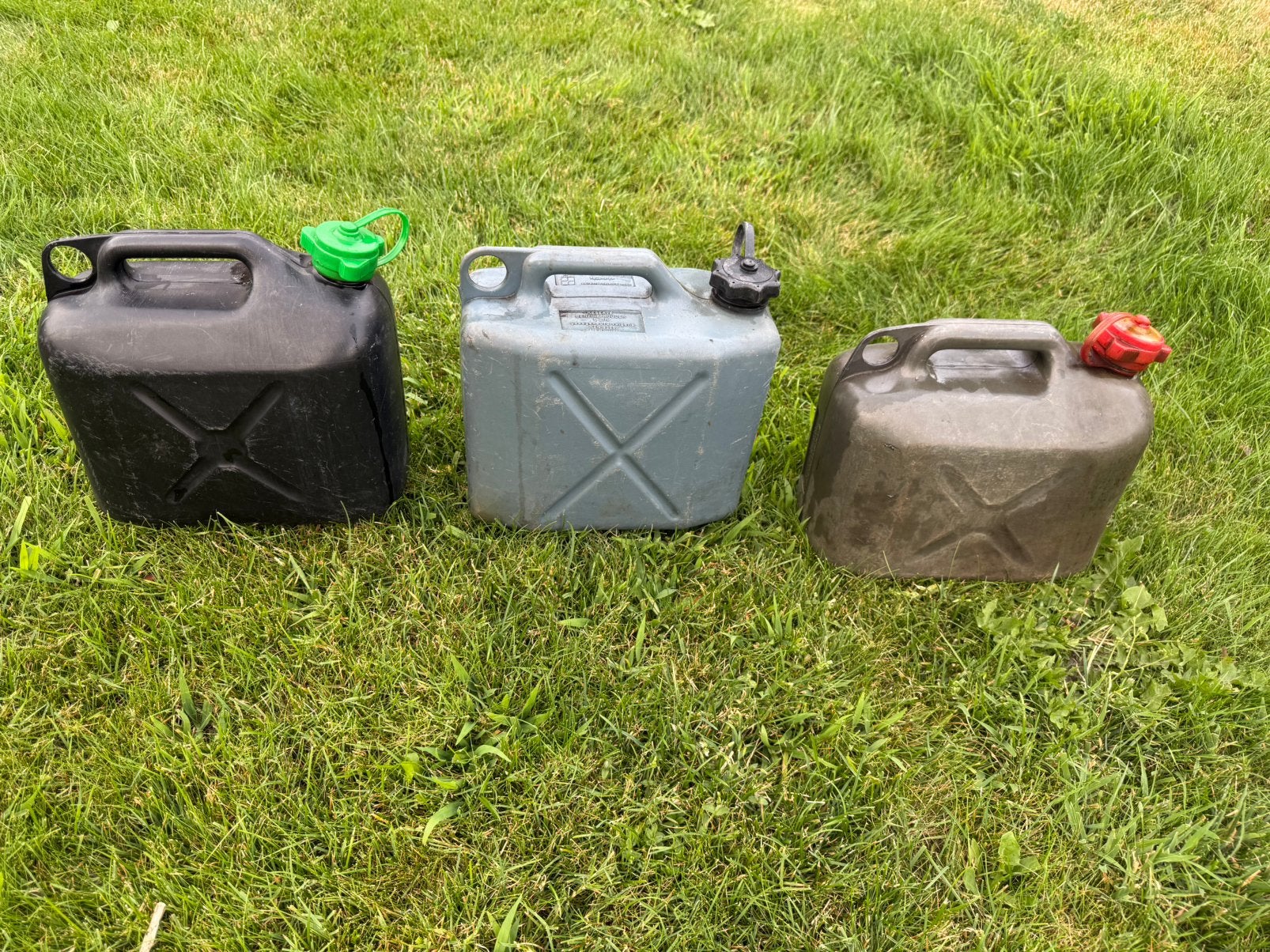 3 jerrycans 5l, Autos : Pièces & Accessoires, Systèmes à carburant, Enlèvement ou Envoi, Utilisé