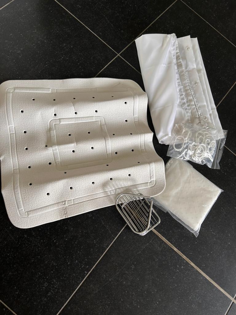 2 Douchegordijnen, douchemat, zeephouders, Huis en Inrichting, Badkamer | Badtextiel en Accessoires, Ophalen, Zo goed als nieuw
