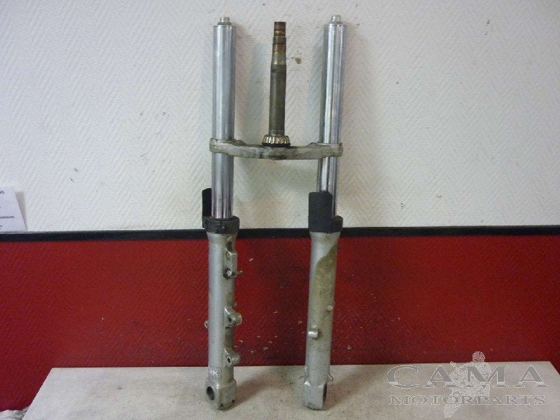VOORVORK COMPLEET Triumph, Motoren, Dhr. S. di Majo, Gebruikt, Info@cama-motorparts.nl, P.J. Troelstraweg 8 8
3144 CX  MAASSLUIS, NL
