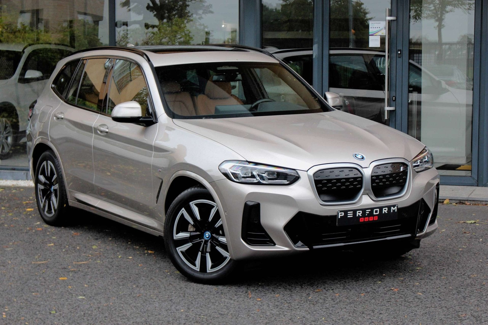BMW iX3 M SPORT*INSPIRING*PANO*TREKHAAK*DRIVING ASSISTANT PR, Autos, Argent ou Gris, Achat, 2270 kg, Entreprise