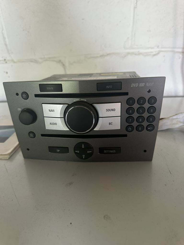 Opel DVD 100 Navi radio voor Astra/Vectra /Zafira bouwj 2006, Ophalen, Zo goed als nieuw