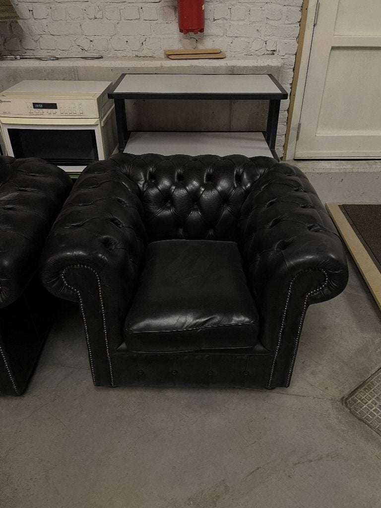 Zwarte fauteuil in Chesterfield-stijl, Huis en Inrichting, Fauteuils, Ophalen, Gebruikt, Chesterfield, 75 tot 100 cm
