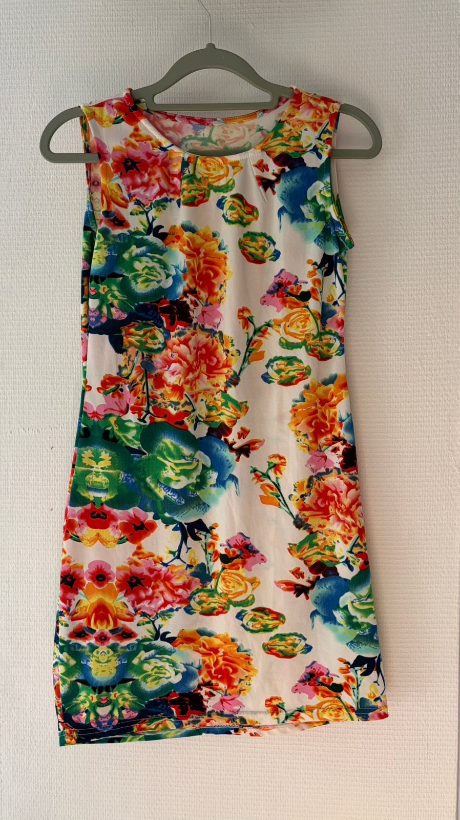 Mouwloze bloemenjurk met veelkleurige print Zeer goede staat, Kleding | Dames, Ophalen of Verzenden, Zo goed als nieuw, Blauw