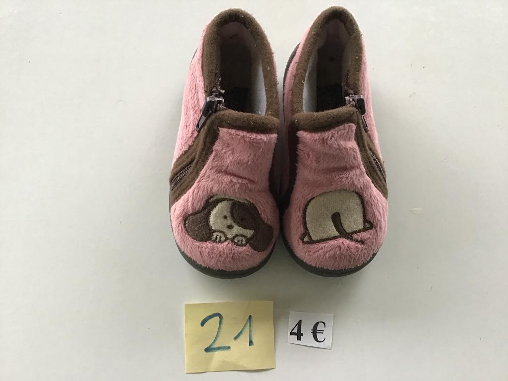 1 paar pantoffeltjes maat 21 voor slechts 4€, Kinderen en Baby's, Ophalen of Verzenden, Zo goed als nieuw