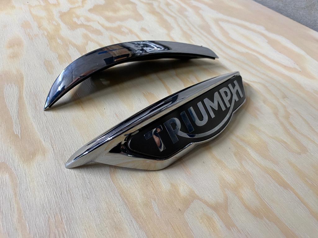 Triumph T120 Tank Badge (Left + Right), Enlèvement ou Envoi, Neuf