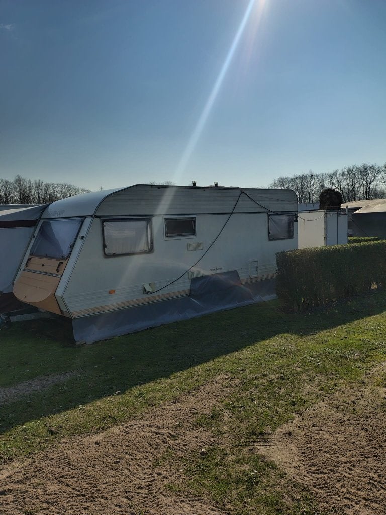 Caravan met voortent Vercovan, opbergwagen en alle inboedel!, 2 aparte bedden, Home-car, Ringverwarming, Particulier