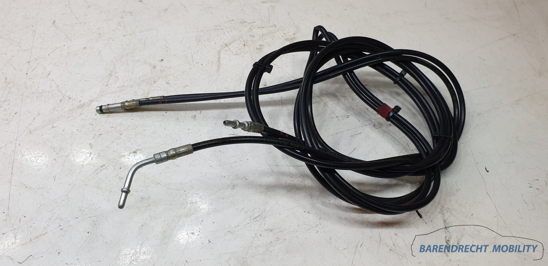 Conduits de toit pour BMW S rie 3 E46 cabriolet, lignes 44 e, Petuelring 130
80788  Munich, DE, Info@bmw.de, Utilisé, BMW