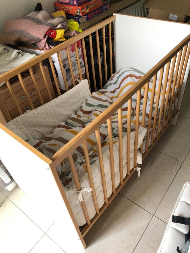 kinderbedje met spijlen, Ophalen, Matras