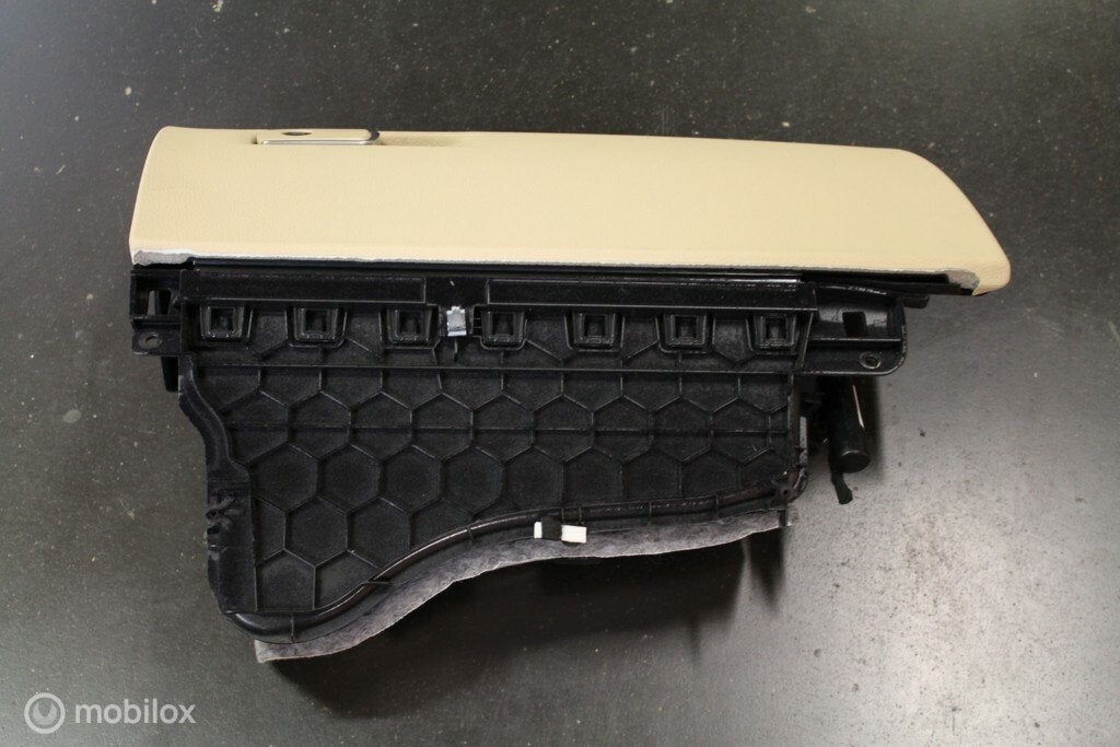 Boîte à gants beige BMW 4 serie F32 F33 F36 F82 F83, Auto-onderdelen, Dashboard en Schakelaars, Gebruikt, Ophalen of Verzenden