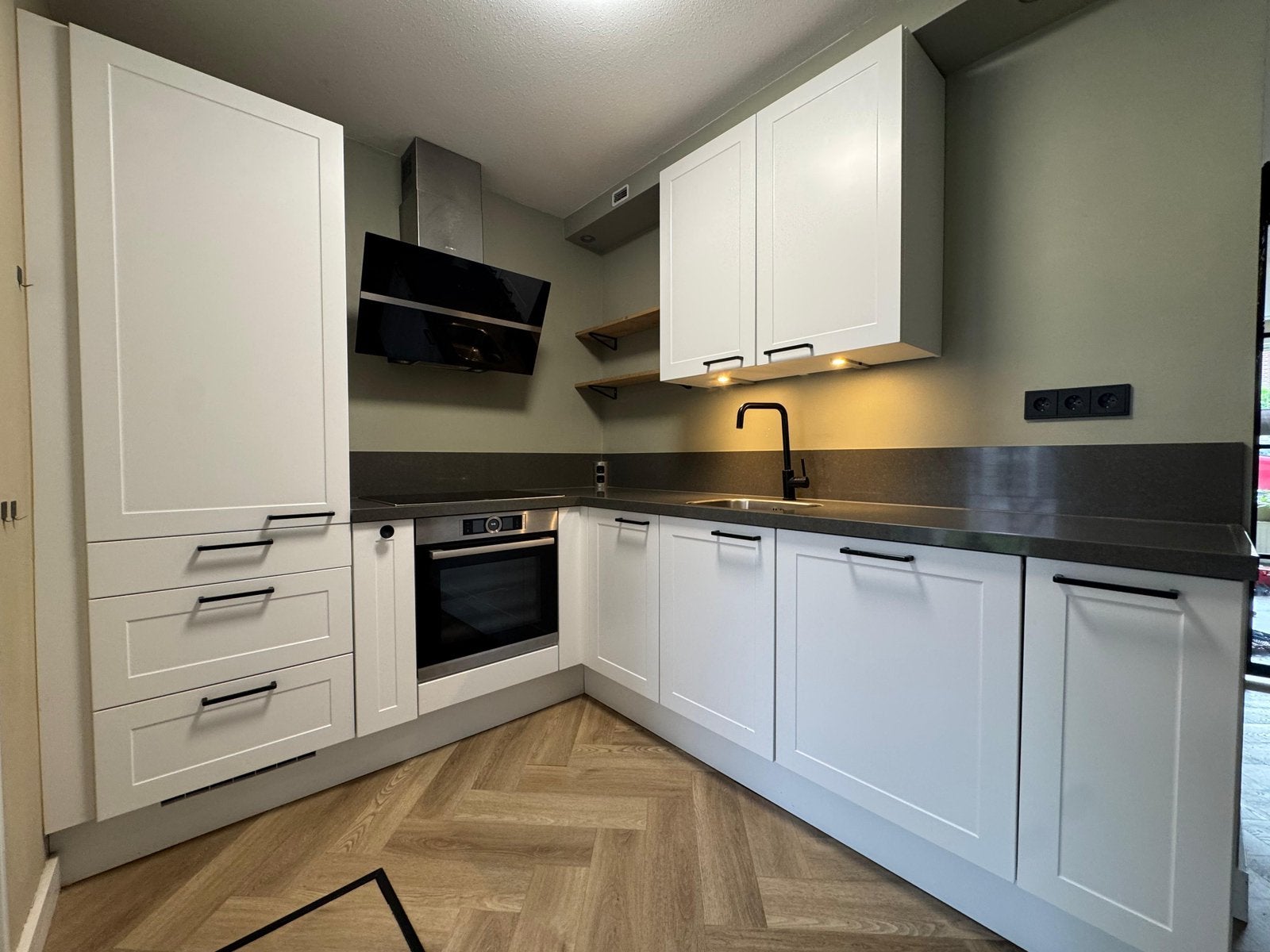 Complete Moderne Hoekkeuken + Apparatuur BOSCH GEDEMONTEERD