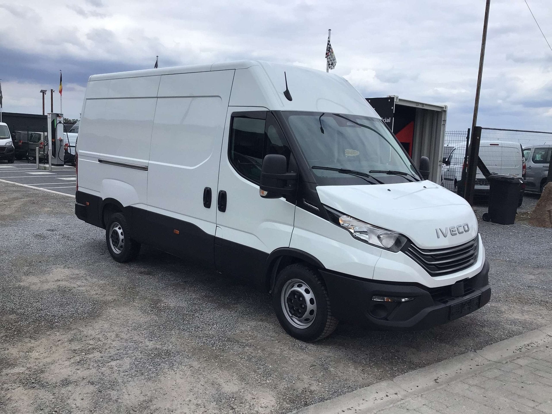 Iveco Daily l3h2 30hdi 180pk automaat 2026 10km 33950e ex, Auto's, Automaat, Stof, 4 cilinders, Wit