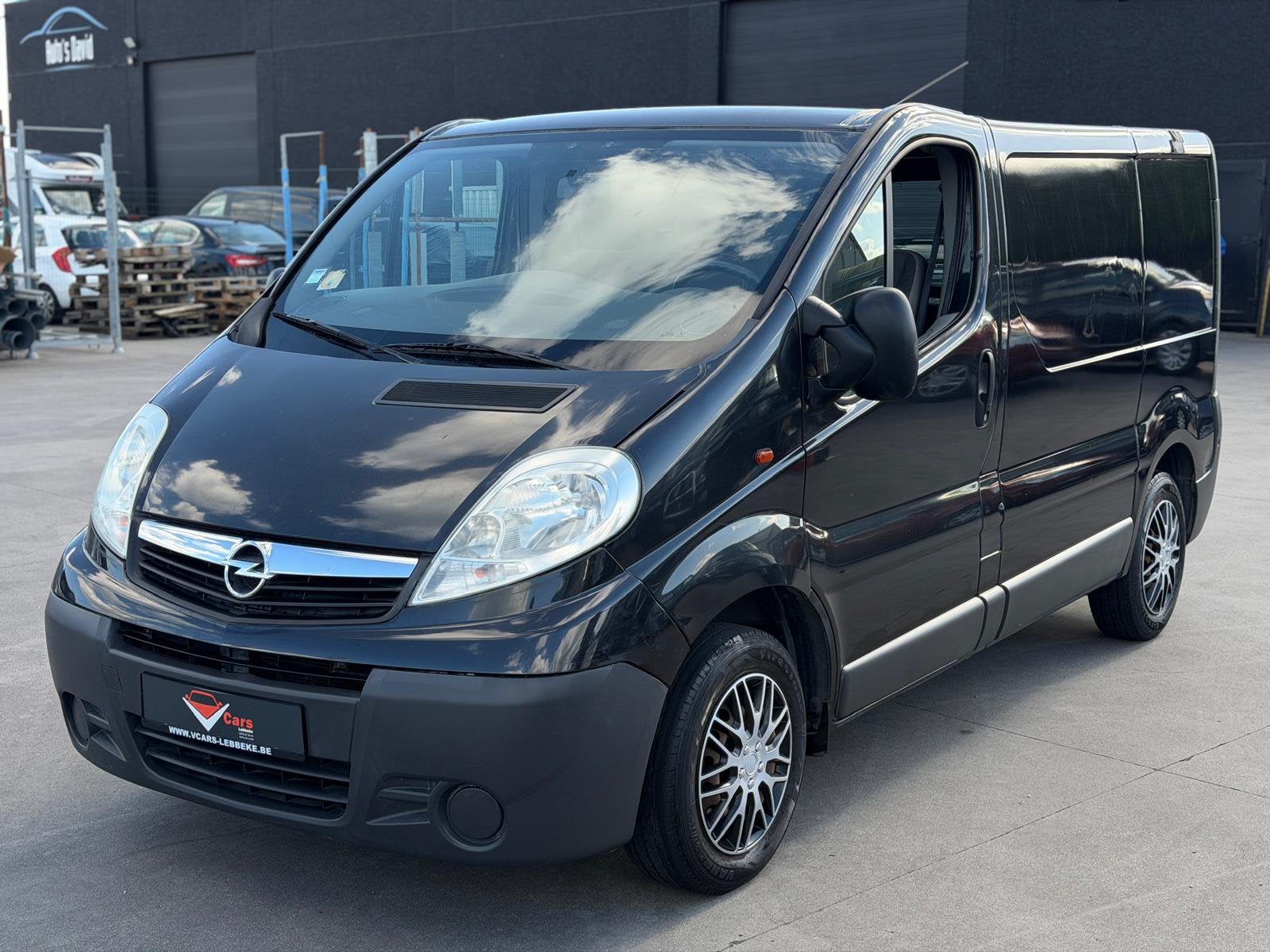 Opel vivaro L1 lichte vracht airco GOEDE STAAT+ keuring vvk, Auto's, Bedrijf, Euro 4, Te koop, Centrale vergrendeling