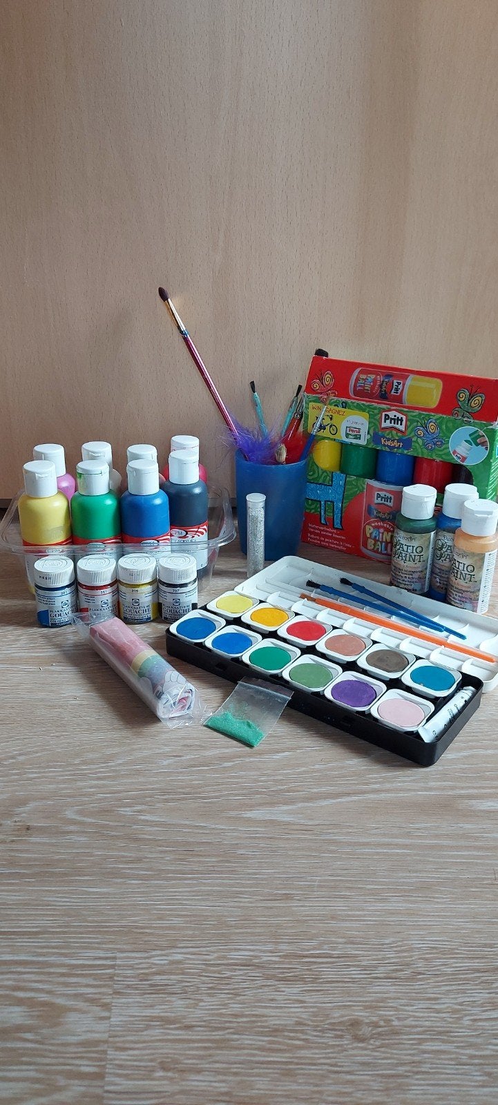 Acrylique, gouache et aquarelle, tablier, pinceaux et paille, Hobby & Loisirs créatifs, Enlèvement ou Envoi, Utilisé, Peinture acrylique