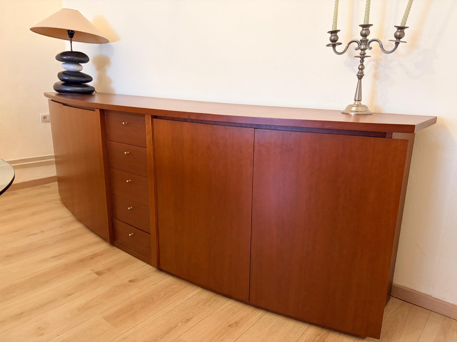 Stijlvol houten dressoir met veel opbergruimte., Ophalen, Tijdloos model, Met lade(s), Zo goed als nieuw