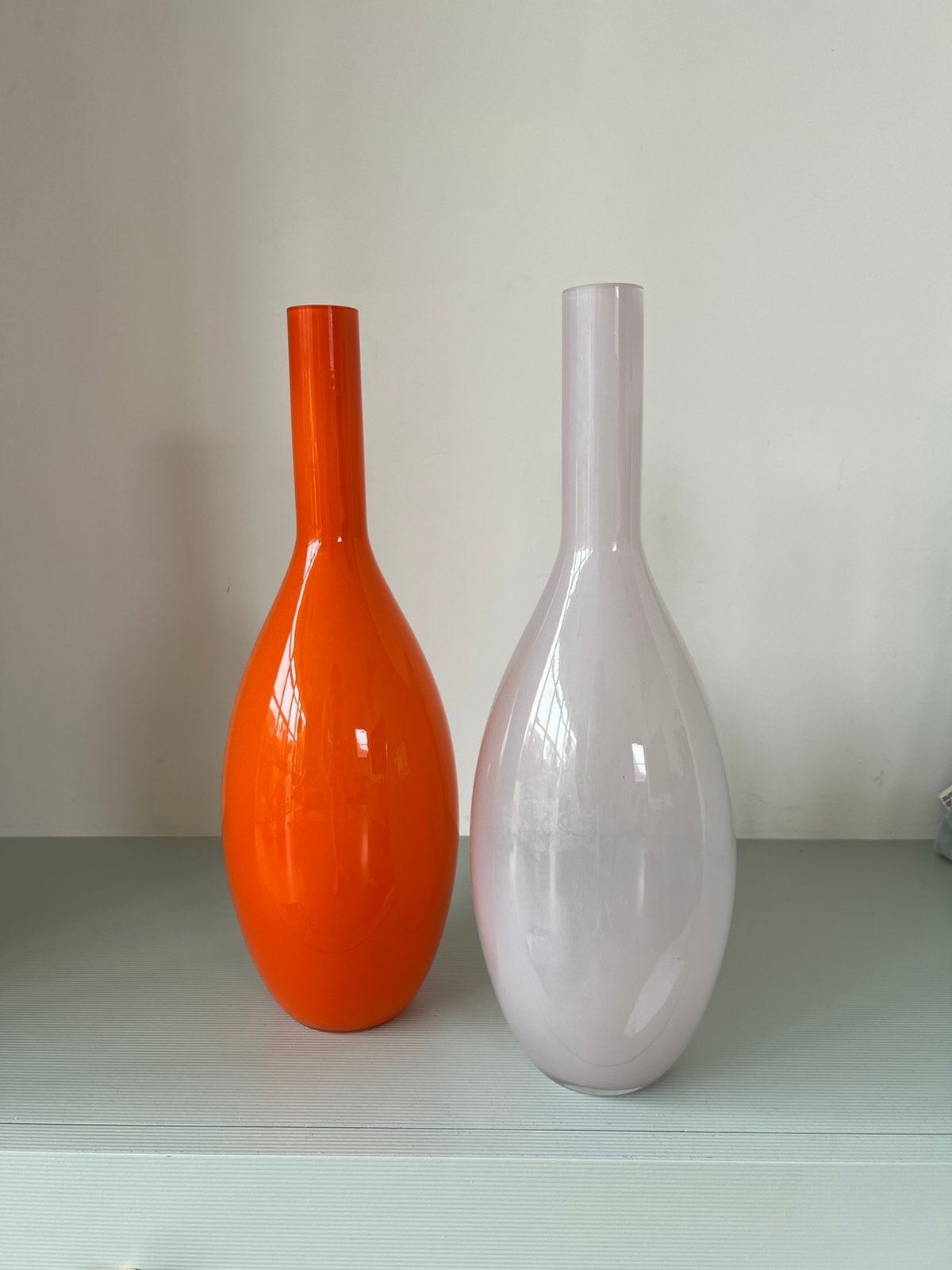 Retro oranje en witte vaas, Ophalen, Wit, Minder dan 50 cm, Glas