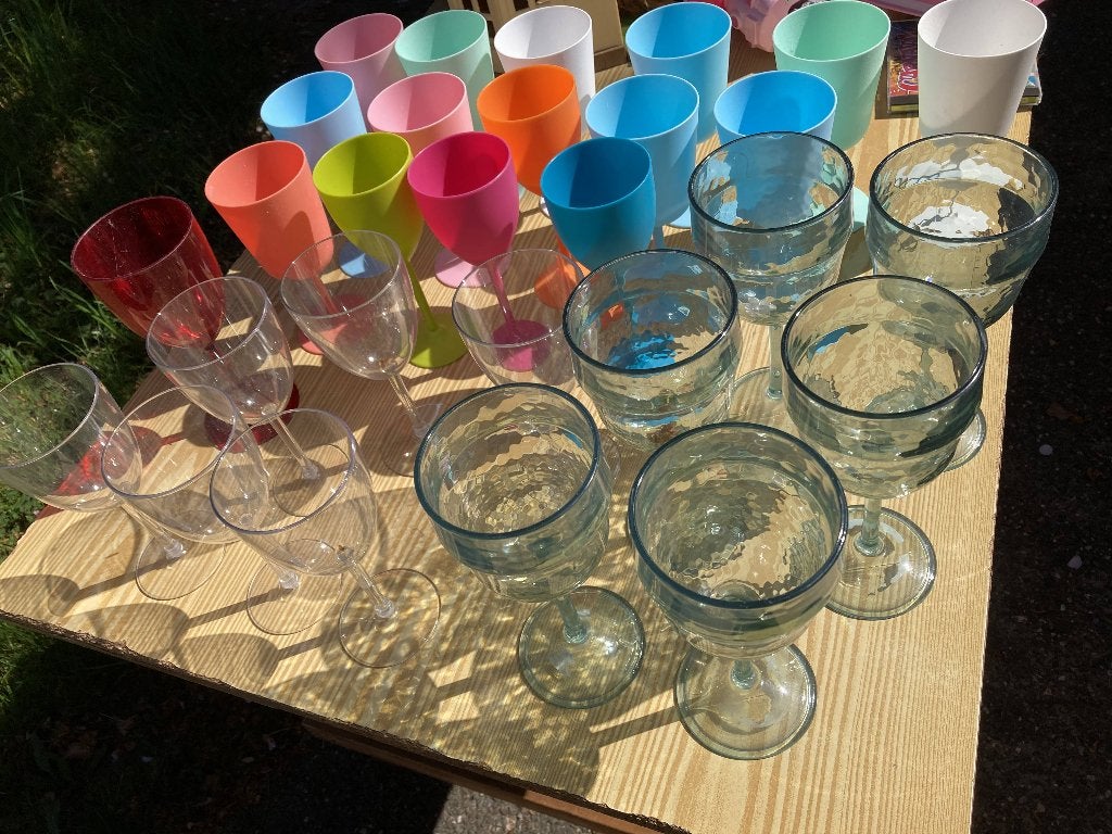 lot de verres en plastique décents sur socle (tout 15 euros), Enlèvement ou Envoi